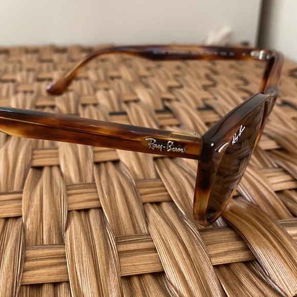 SOLD Ray-Ban Sunglasses Tortoise - Picture 8 of 8